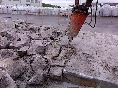 Демонтаж зданий и конструкций гидромолотом, гидроклином и гидроножницами