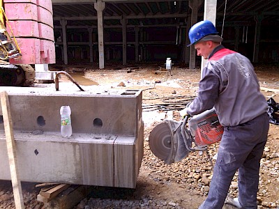 Алмазная резка бетона ручным инструментом