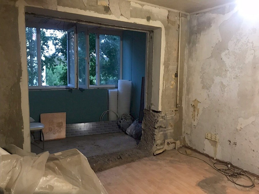 Демонтаж подоконного блока