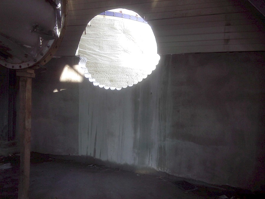 Алмазное бурение отверстий большого диаметра в монолитной стене